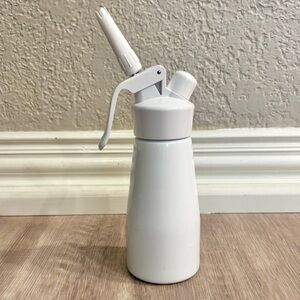 iSi Fresh Whipped Cream Dispenser All White 0.25 L  Aluminum Gourmet Restaurant